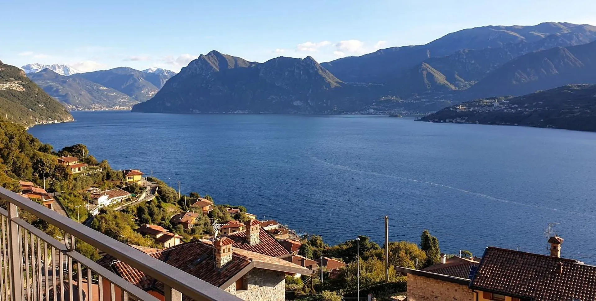 Die Sonnenterrasse Vom Iseosee Tavernola Bergamasca