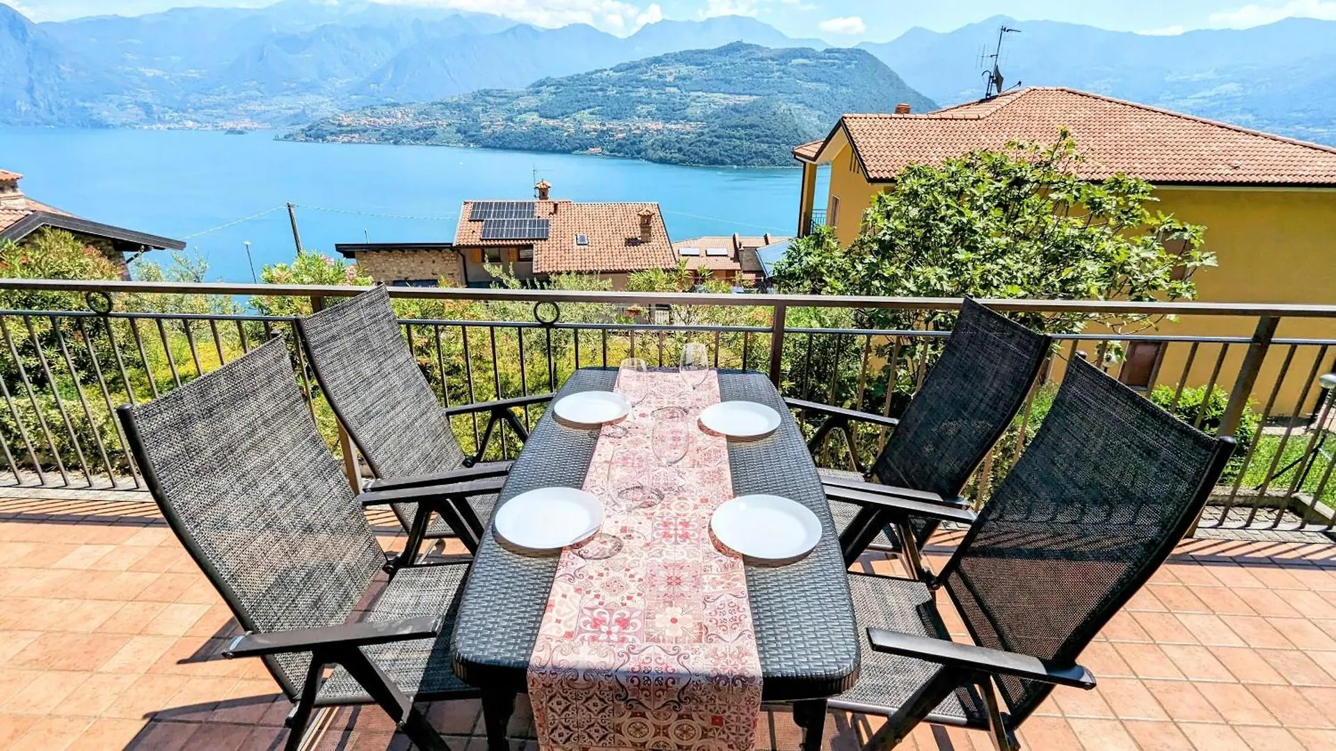 Die Sonnenterrasse Vom Iseosee Tavernola Bergamasca Apartament